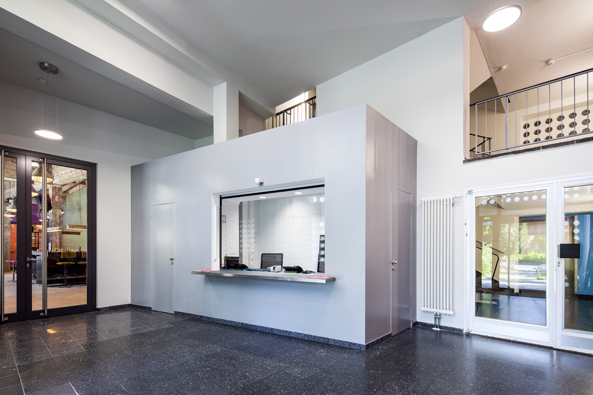 Wau im HAU2 · Eingang/Kasse · © Matthias Lindner Photography Glasband / Himmelband, Berlin-Kreuzberg